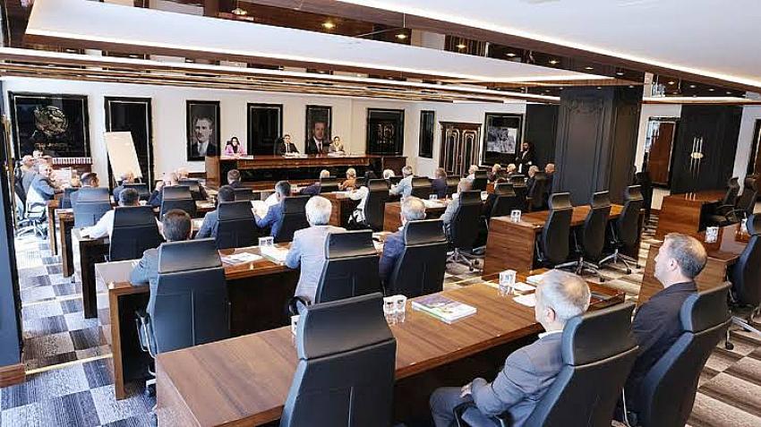 Belediye Meclisi’nde Gerginlik Başkan Arıkan’dan Bana Hesap Soramazsınız Yanıtı