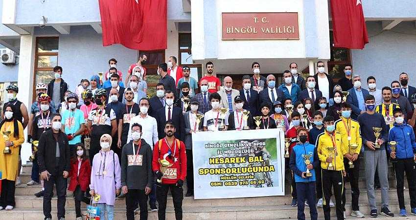 Dereceye girenlere ödülleri verildi