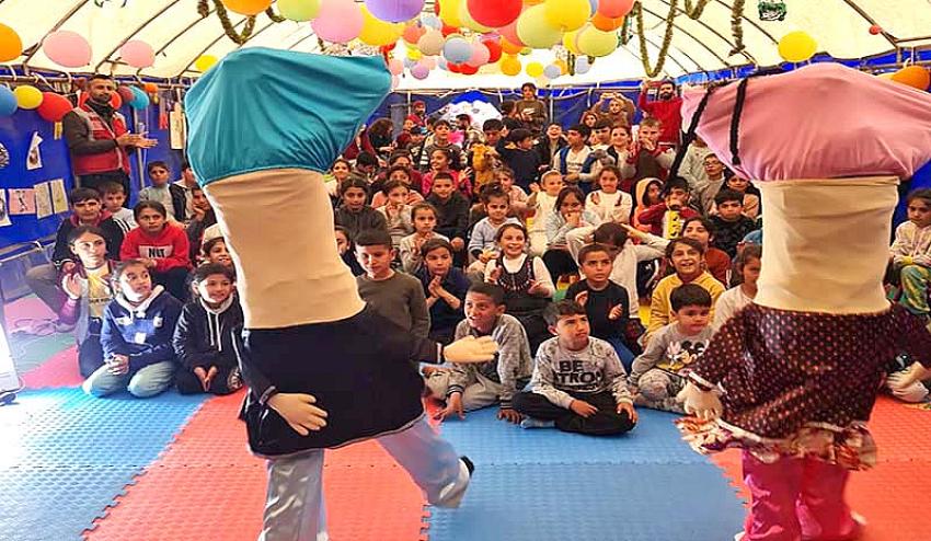 BİNGÖL’ÜN TİYATRO EKİBİ, ADIYAMAN’DA ÇOCUKLARI EĞLENDİRDİ